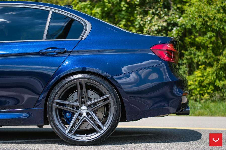 Детали экстерьера BMW M3 Sedan on Vossen Wheels (VFS5) 2017 года  (фото 6 из 27)
